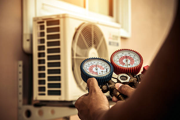 Professional Heat Pump Repair technician working in Fellsmere, FL